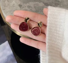Load image into Gallery viewer, Wine red retro earrings