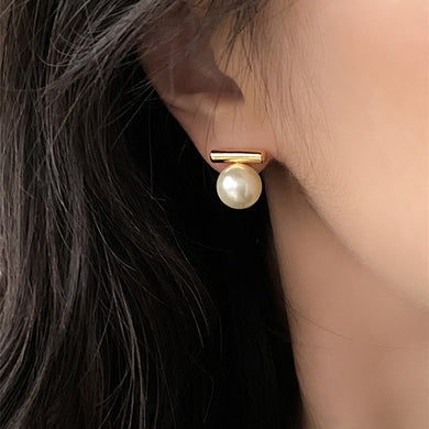 108. Simple Pearl contemporary stud earrings