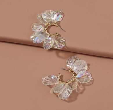 121. Simple transparent petal stud earrings