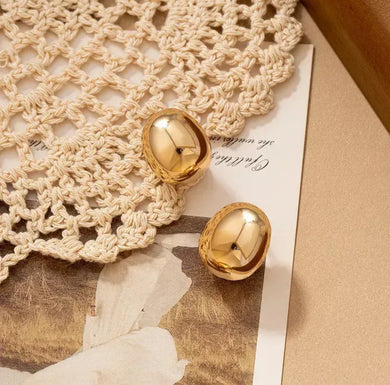 123. Boulders of gold stud earrings