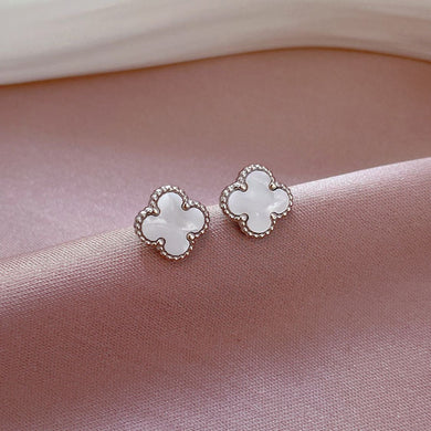 71. Four leaf clover in white & silver