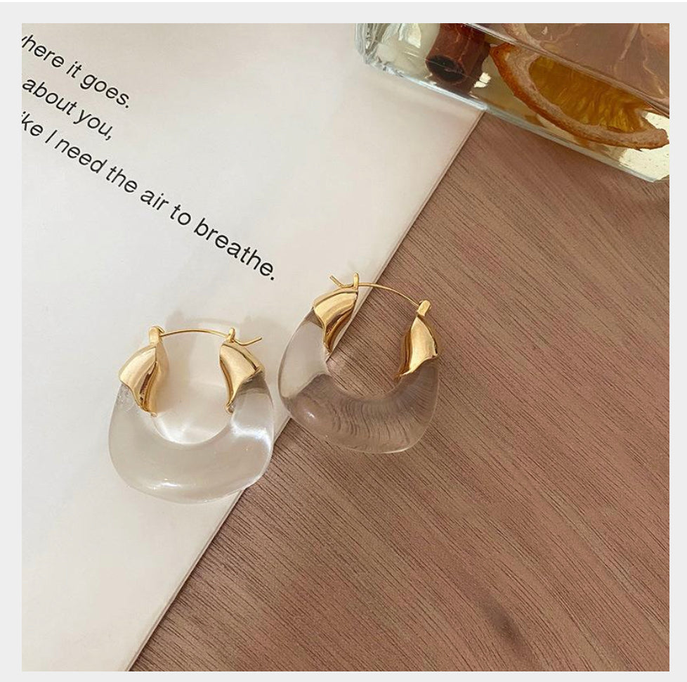 Solid U shaped resin earrings in clear with gold