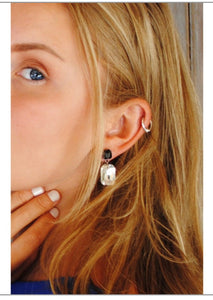 Square gem earrings mono black & crystal